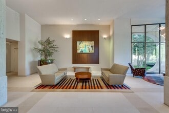 301 N Beauregard St, Unit Apt 1115 in Alexandria, VA - Foto de edificio - Building Photo