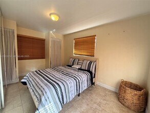 2435 Wilson St in Hollywood, FL - Building Photo - Building Photo