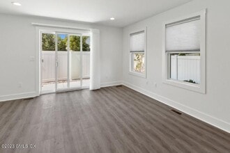 4 Orchard St in Cos Cob, CT - Building Photo - Building Photo
