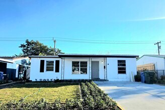 250 NE 51st St in Fort Lauderdale, FL - Foto de edificio - Building Photo