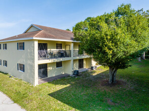 Parrott's Landing Apartments in Okeechobee, FL - Foto de edificio - Building Photo