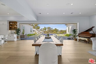 6671 Dume Dr in Malibu, CA - Foto de edificio - Building Photo