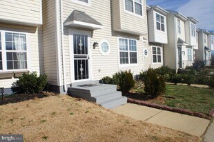 5814 Holly Springs Dr N in Capitol Heights, MD - Building Photo