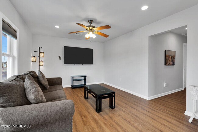 27 Arnold Ave in Point Pleasant Beach, NJ - Building Photo - Building Photo