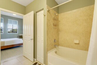 600 S Dixie Hwy in West Palm Beach, FL - Foto de edificio - Building Photo