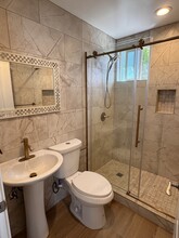 470 S Hamel Rd, Unit 1 in Los Angeles, CA - Building Photo - Building Photo
