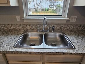 608 Sunflower Dr in Liverpool, NY - Building Photo - Building Photo