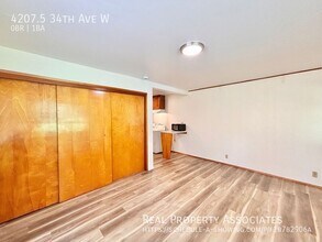 4207.5 34th Ave W in Seattle, WA - Building Photo - Building Photo