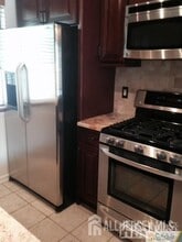 92 Gate House Ln in Edison, NJ - Building Photo - Building Photo