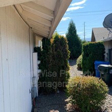 1469 Cameo Ct in Grants Pass, OR - Building Photo - Building Photo