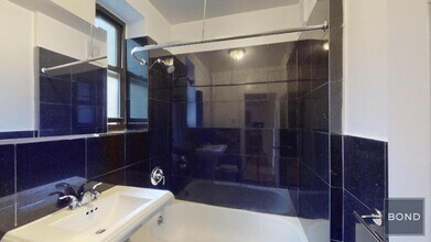 207-209-209 W 11th St in New York, NY - Foto de edificio - Building Photo
