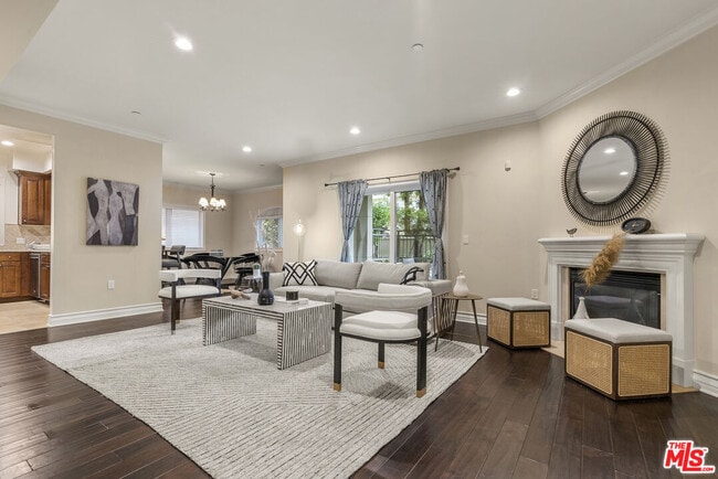 2347 Fox Hills Dr in Los Angeles, CA - Building Photo - Building Photo