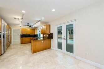 11125 SW 73rd Ct in Pinecrest, FL - Building Photo - Building Photo