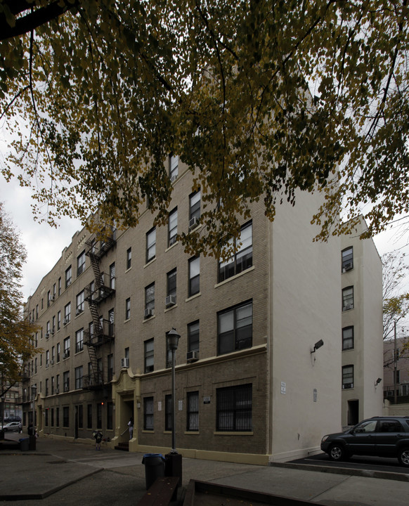 106 Van Wagenen Ave in Jersey City, NJ - Building Photo