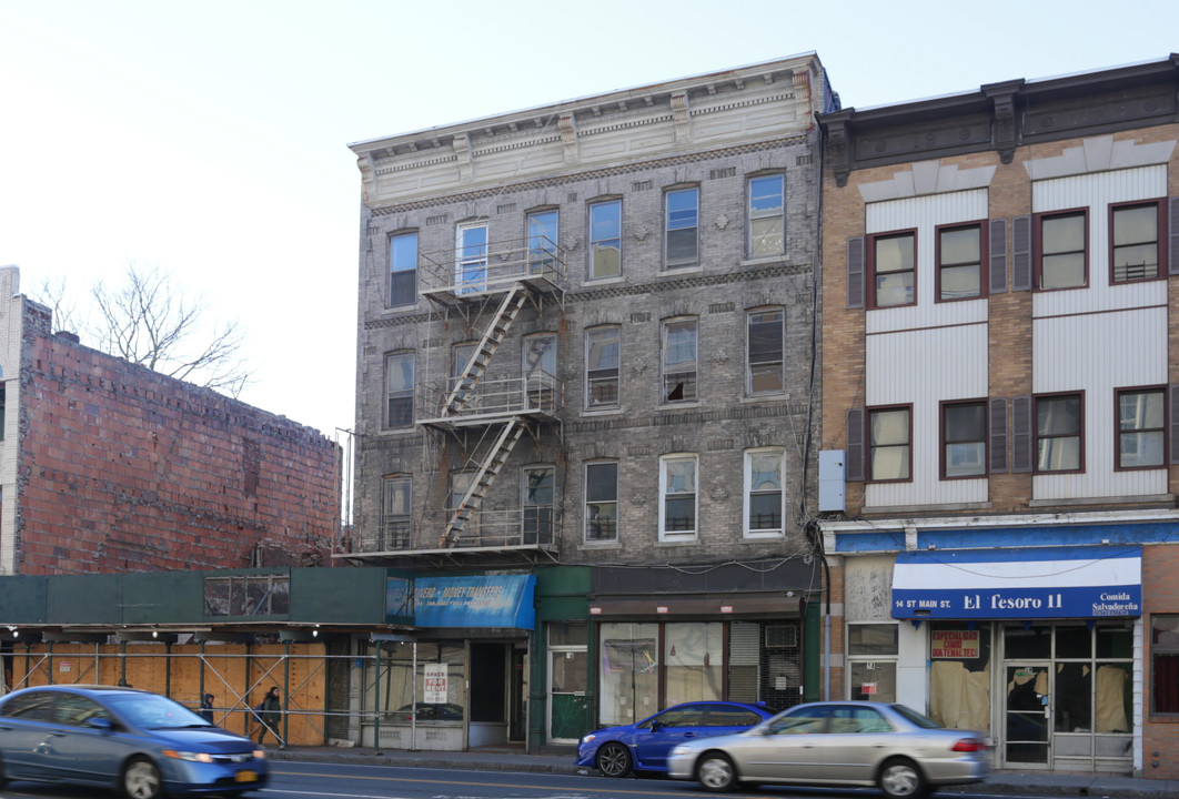 16 S Main St in Port Chester, NY - Foto de edificio