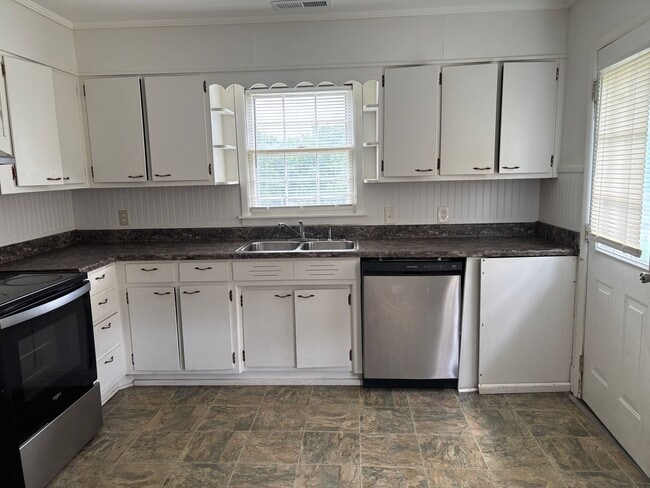 400 W Market St in Decherd, TN - Building Photo - Building Photo