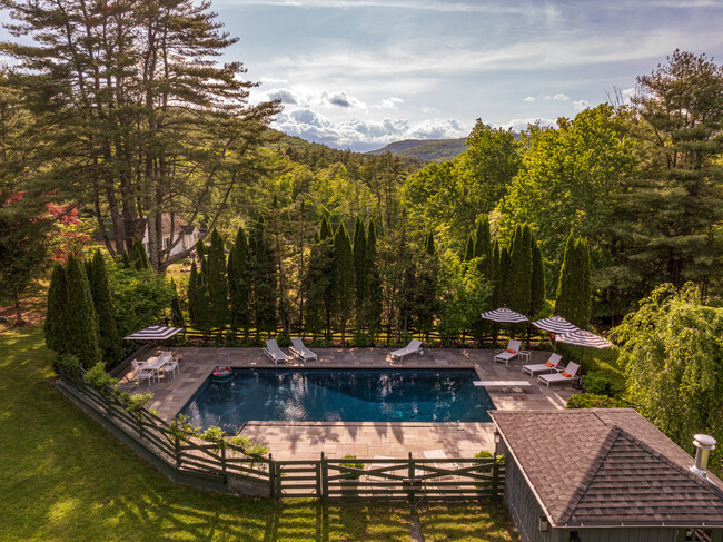 9 Black Bear Rd in Woodstock, NY - Foto de edificio - Building Photo