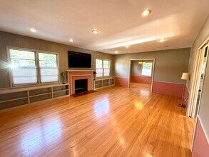 516 W 9th St in Claremont, CA - Building Photo - Building Photo