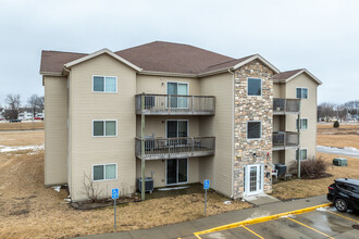 Kinsale Condominiums in Waterloo, IA - Foto de edificio - Primary Photo