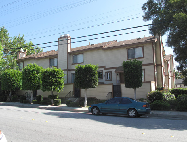 244 W Cypress Ave in Monrovia, CA - Foto de edificio - Building Photo