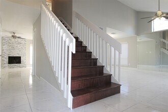 4611 Silver Fox Dr in Houston, TX - Building Photo - Building Photo