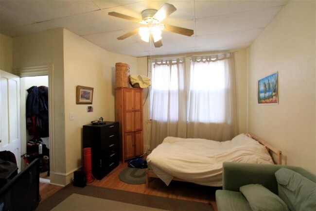 79 Kinnaird St, Unit 1
