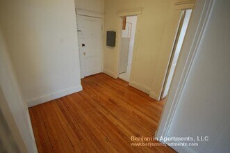133 Sutherland Rd, Unit F in Boston, MA - Building Photo - Building Photo