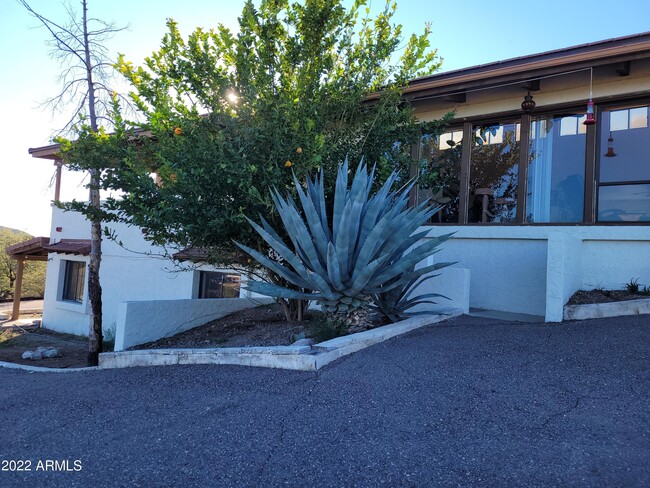 1090 S Lazy Fox Rd in Wickenburg, AZ - Building Photo - Building Photo