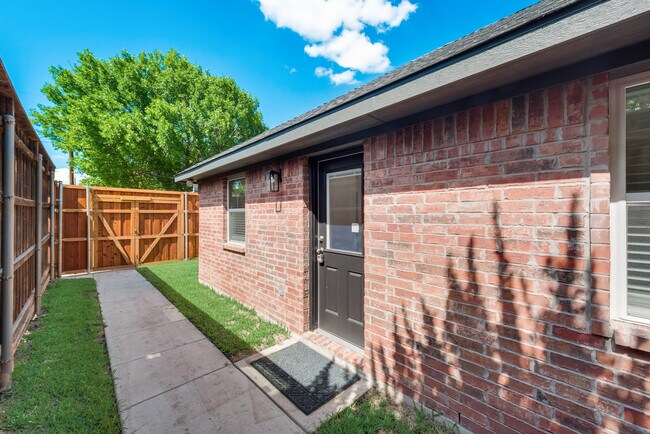 6722 Hyacinth Ln in Dallas, TX - Building Photo - Building Photo