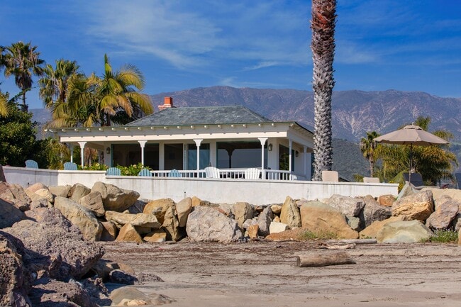 867 Sand Point Rd in Carpinteria, CA - Building Photo - Building Photo