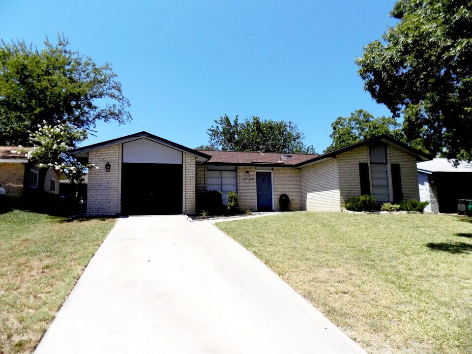 14139 Swallow Dr in San Antonio, TX - Building Photo
