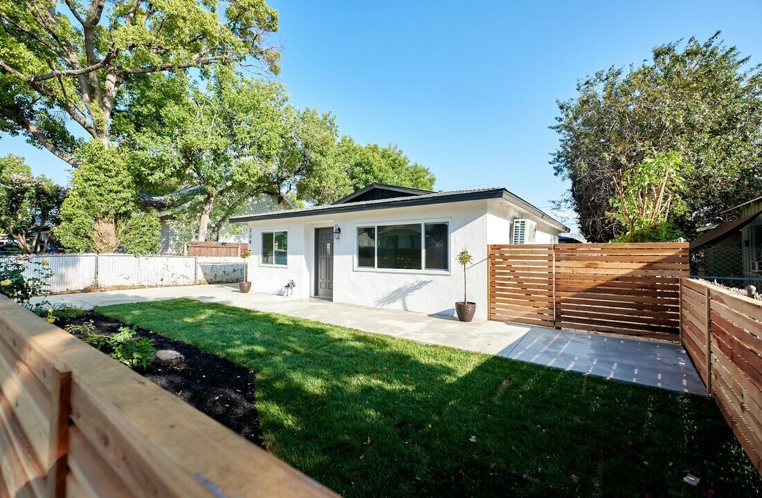 232 W 3rd St in San Dimas, CA - Building Photo