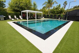 13909 Magnolia Blvd in Sherman Oaks, CA - Building Photo