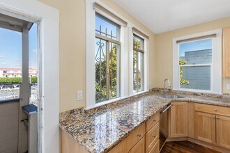 2272 Greenwich St in San Francisco, CA - Building Photo - Building Photo