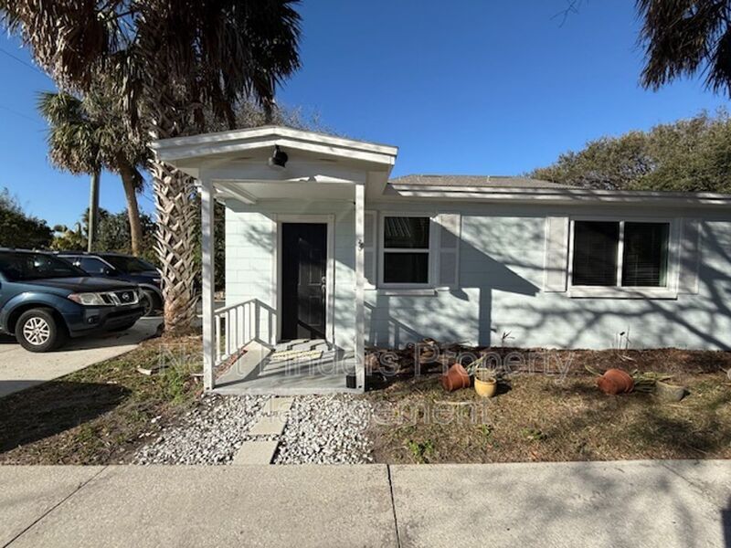 1811 Seminole Rd in Atlantic Beach, FL - Building Photo