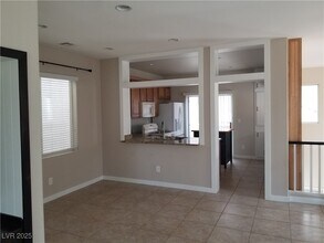 6447 Oak Savanna Ct in Las Vegas, NV - Building Photo - Building Photo
