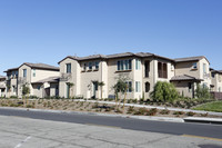 Las Cortes in Oxnard, CA - Foto de edificio - Building Photo