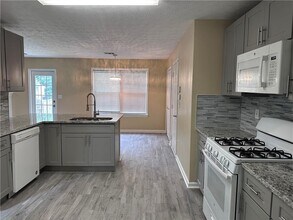 816 Norwalk Cove NE in Lawrenceville, GA - Building Photo - Building Photo