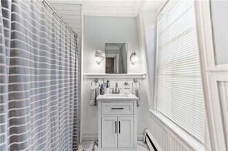 563 Putnam Pike in Smithfield, RI - Building Photo - Building Photo