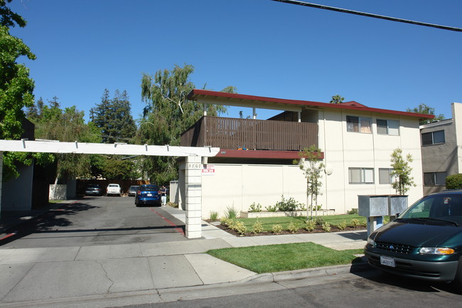 5707 Almaden Road in San Jose, CA - Foto de edificio - Building Photo