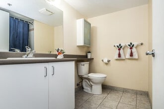 1206 Rue Sanguinet in Montréal, QC - Building Photo - Building Photo