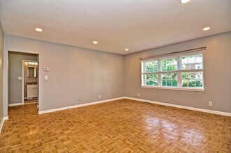 35 Lake Shore Ct in Boston, MA - Building Photo - Building Photo