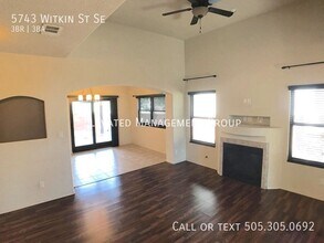 5743 Witkin St SE in Albuquerque, NM - Foto de edificio - Building Photo