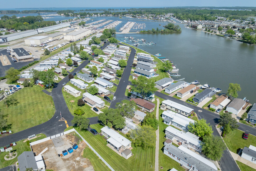 Orchard Isle in Port Clinton, OH - Building Photo