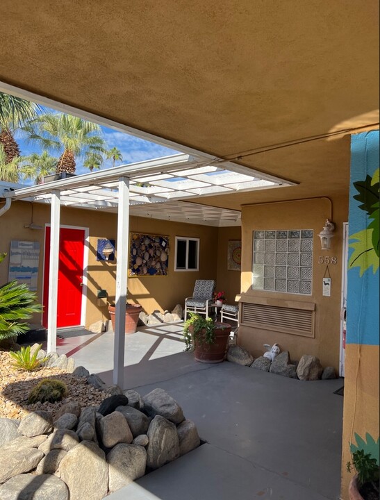 540 S Highland Dr in Palm Springs, CA - Building Photo