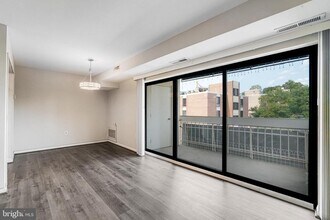 6139 Leesburg Pike in Falls Church, VA - Building Photo - Building Photo