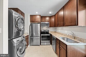 1785 Westwind Way in McLean, VA - Building Photo - Building Photo