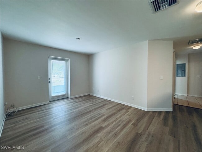 2435 Lantana Ave S in Lehigh Acres, FL - Foto de edificio - Building Photo