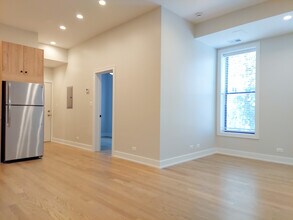 2057 W Dickens Ave, Unit 2N in Chicago, IL - Building Photo - Building Photo