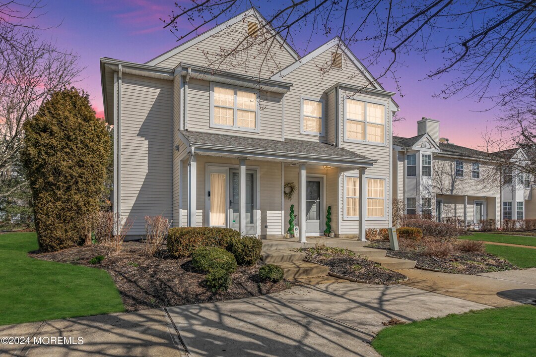 237 Paddington Ct in Englishtown, NJ - Building Photo